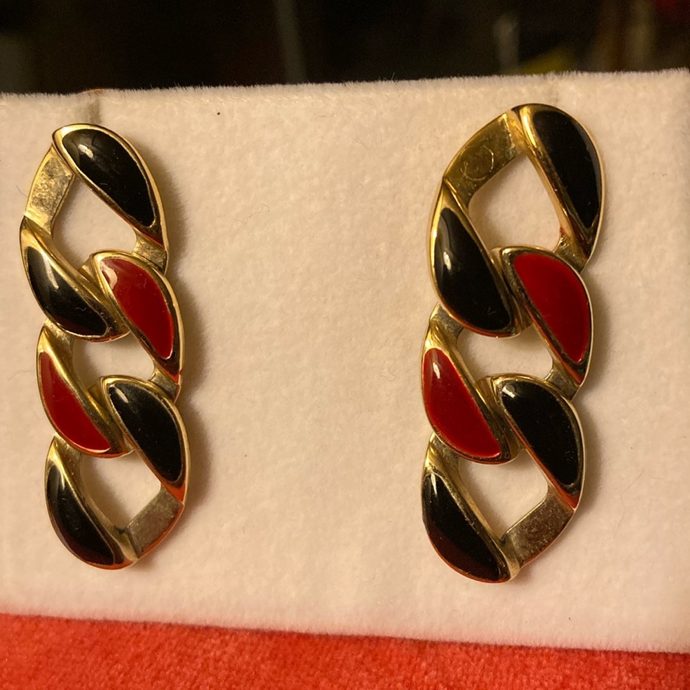Vintage (80s) black and red enamel gold tone earrings.